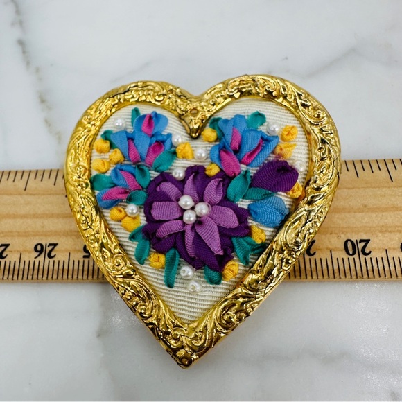 Embroidered Heart Brooch Pin Gold Framed Hand Stitched Flower Design Cottage - Picture 7 of 9